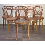 THONET Suite de cinq chaises modèle " N°31" en bois courbé teinté et assise [...]