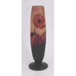 DAUM Nancy Vase ovoïde sur pièdouche en verre coloré multicouches à décor gravé [...]
