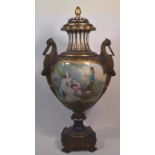 SEVRES (porcelaine) (genre de) Important vase sur pièdouche à décor d'élégante [...]