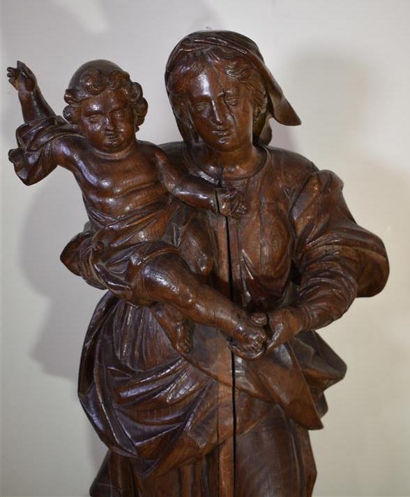 Vierge à l'Enfant, statue en chêne sculpté, H. 95 cm ; L. 40 cm, XVIIIe siècle - - Image 2 of 5