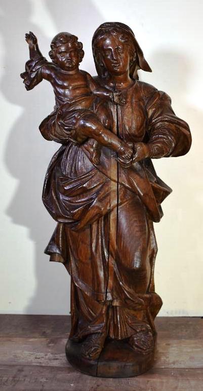 Vierge à l'Enfant, statue en chêne sculpté, H. 95 cm ; L. 40 cm, XVIIIe siècle -