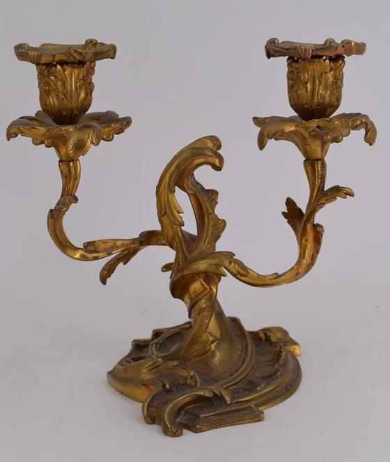 Paire de candélabres en bronze ciselé doré de style rocaille 19ème siècle. H : [...] - Image 2 of 5