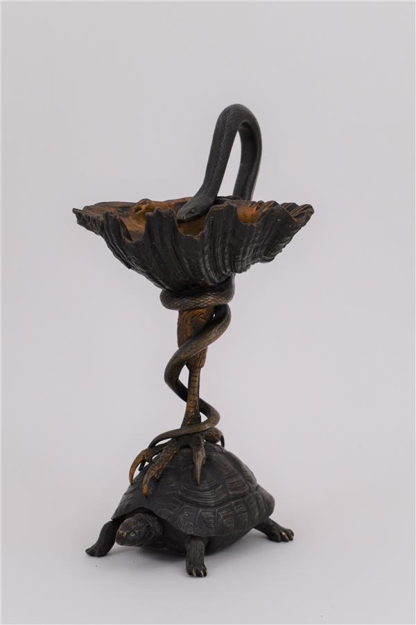 D'après Christophe FRATIN (1801-1864), Coupe à la cigogne et tortue, bronze à deux [...]