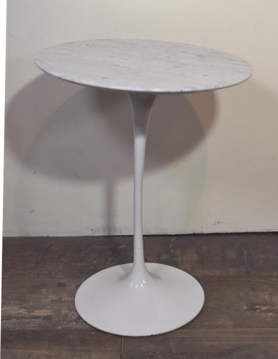 EERO SAARINEN (1910-1961) Table d'appoint modèle " 160 M " à plateau circulaire en [...]
