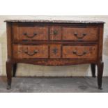 Commode en bois de placage et marqueterie de fleurs ouvrant à 2 tiroirs reposant sur [...]