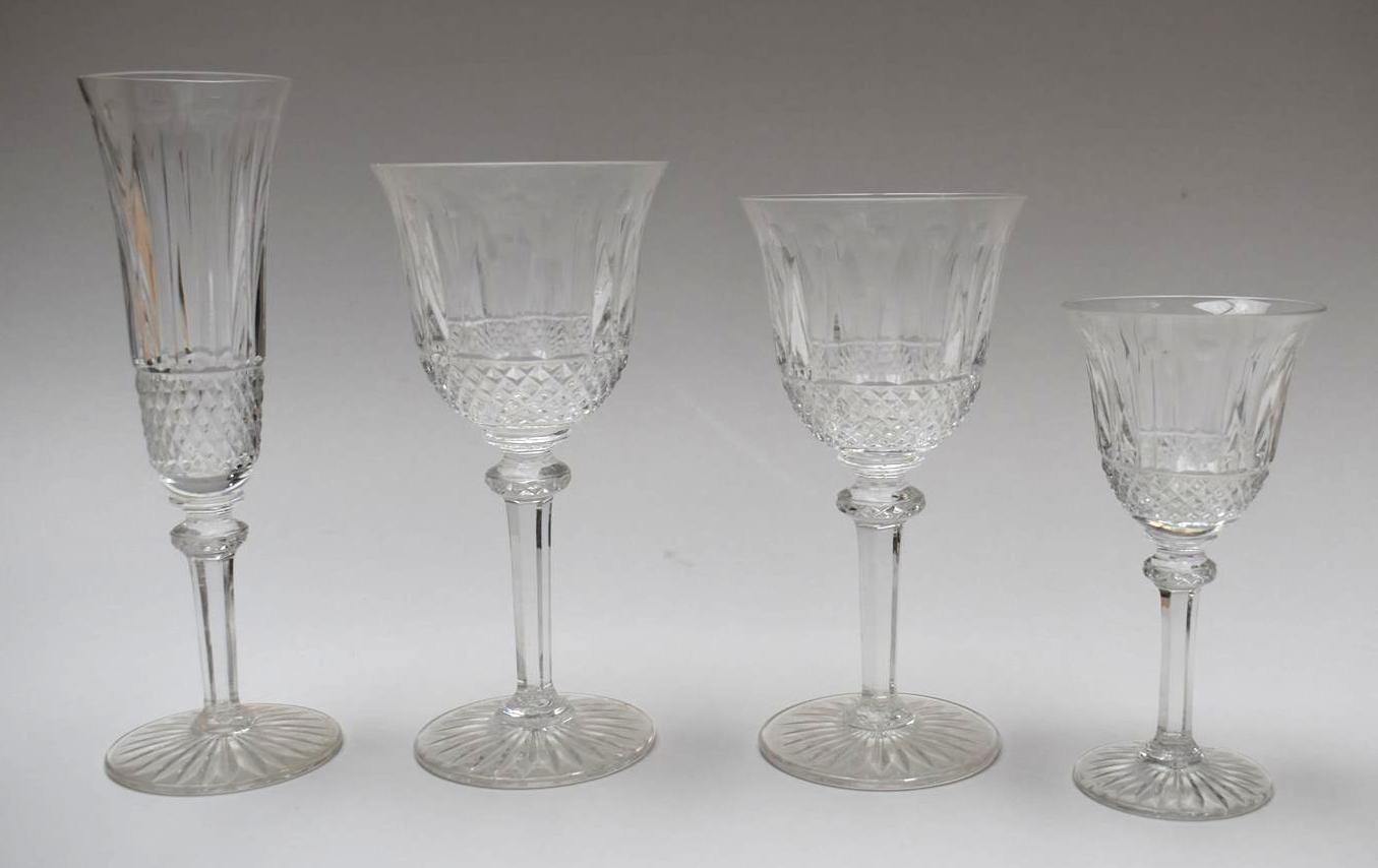 SAINT-LOUIS (manufacture de), Service de verres en cristal taillé comprenant 12 [...]