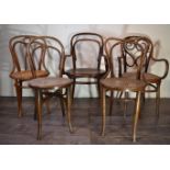 THONET ET DIVERS Lot de trois chaises et deux fauteuils en bois courbé teinté et [...]