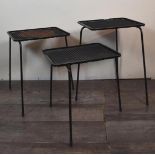 Mathieu MATÉGOT (1910-2001), Suite de trois tables gigognes tripodes modèle [...]