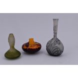 Etablissements GALLÉ, 3 vases soliflores en verre coloré multicouches à décor [...]