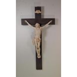 Christ d'autel en ivoire sculpté, XIXe, H. 63 cm -