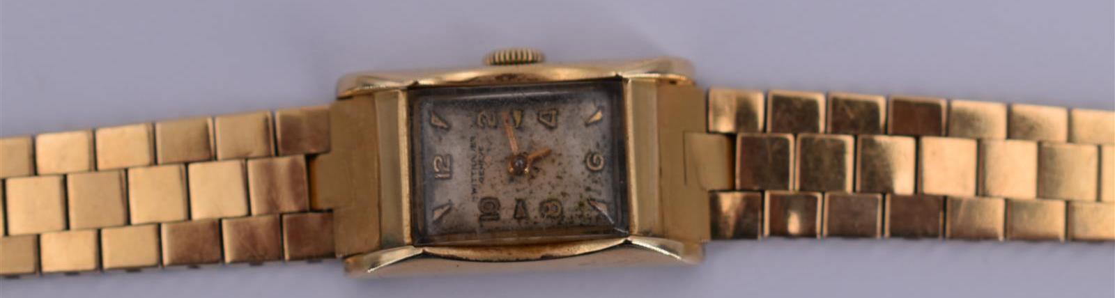 WITTNAUER Montre bracelet de dame en or le cadran rectangulaire signé. - Poids [...] - Image 2 of 3