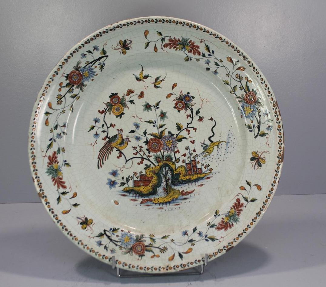 ROUEN (faïence), Grand plat rond à décor polychrome d'oiseaux et de fleurs, 18ème [...]