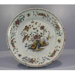 ROUEN (faïence), Grand plat rond à décor polychrome d'oiseaux et de fleurs, 18ème [...]