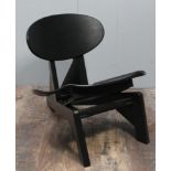 Alain GAUBERT, Chaise basse repliable sur piétement tripode en « V » en bois [...]