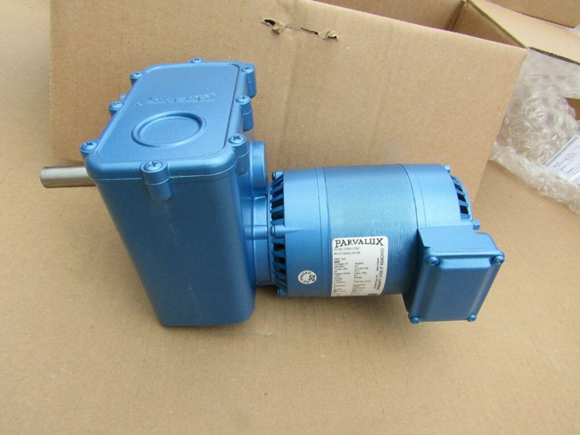 Parvalux Induction AC Geared Motor, Reversible 220-240V 2.5rpm 28Nm H9CB 400680