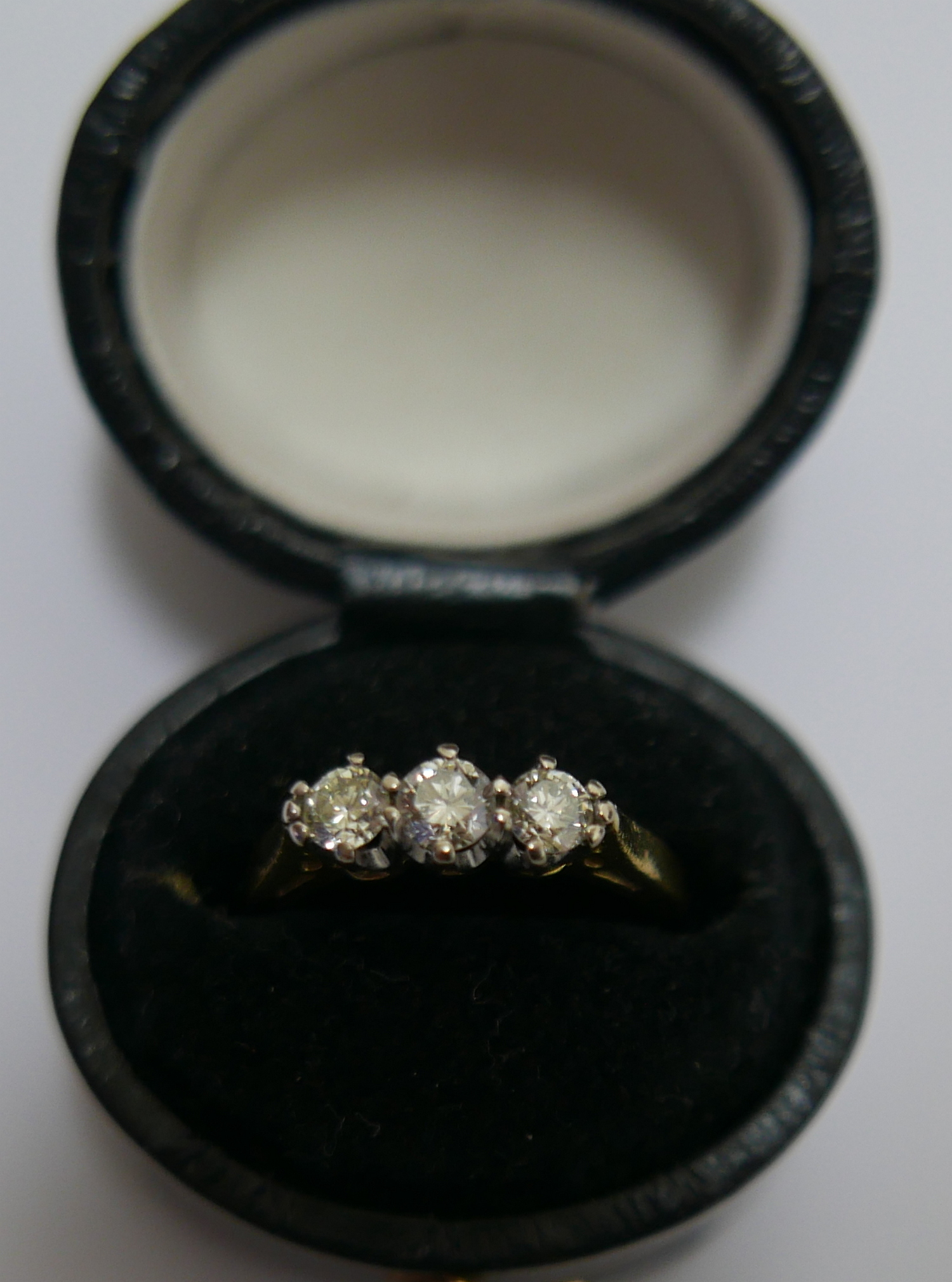 18 karat Gold and Diamond Ring 0.50 carat total. - Image 4 of 4