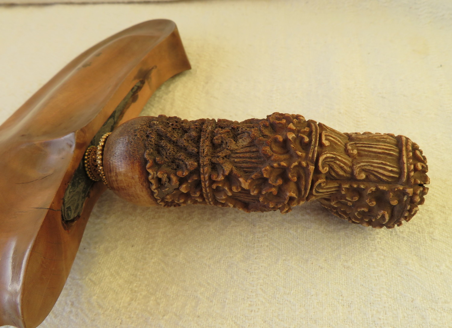 Antique Javanese/Indonesian 19th C Kris with Bone/Ivory?Handle, Gold Metal Ferrule, Brass Scabbard. - Image 5 of 10