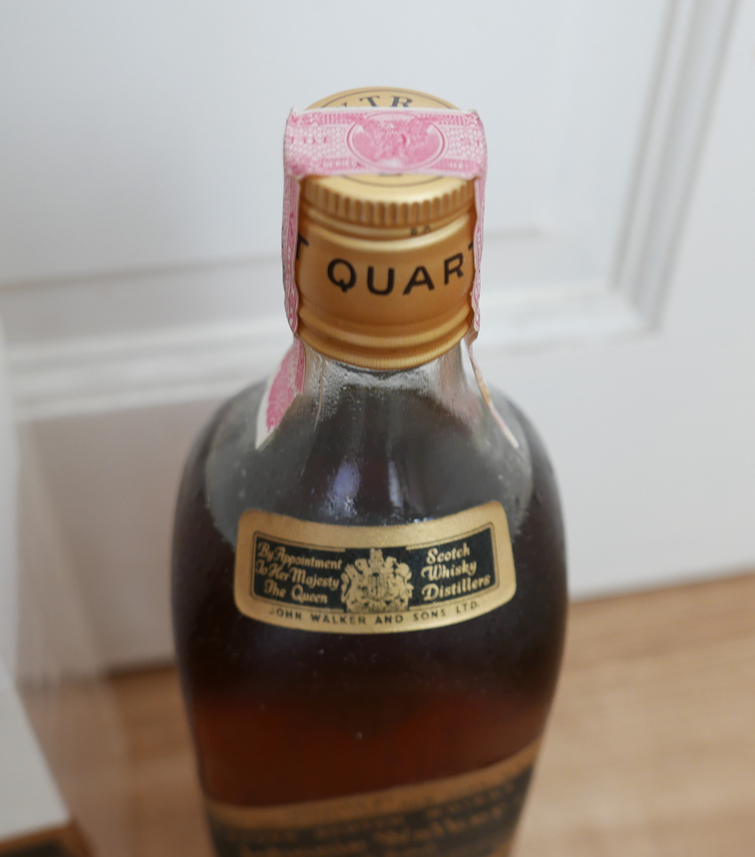 Vintage Boxed Quart Bottle of Johnnie Walker Black Label Whisky. - Image 2 of 2