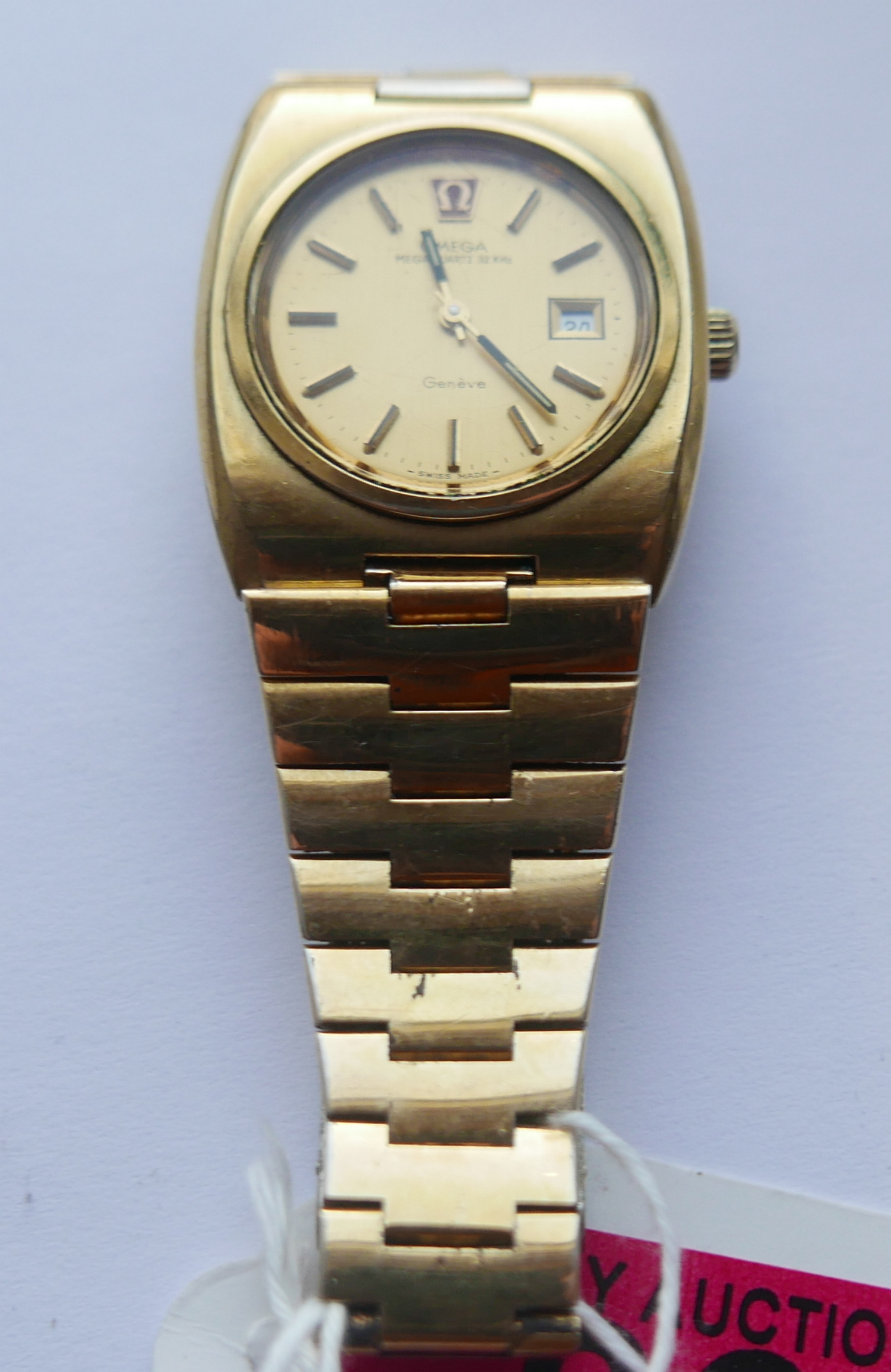Vintage Gold Plated Omega Geneve Megaquartz Mid Size Watch.