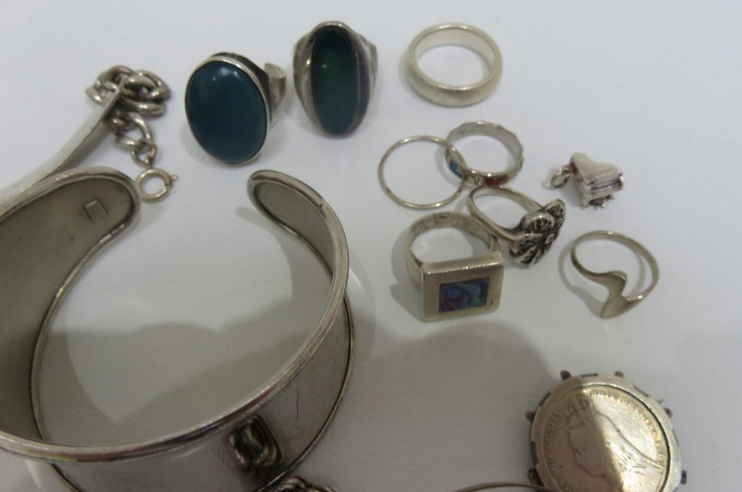 Lot of Various Items of Silver Jewellery approx 160 grams. - Image 2 of 5