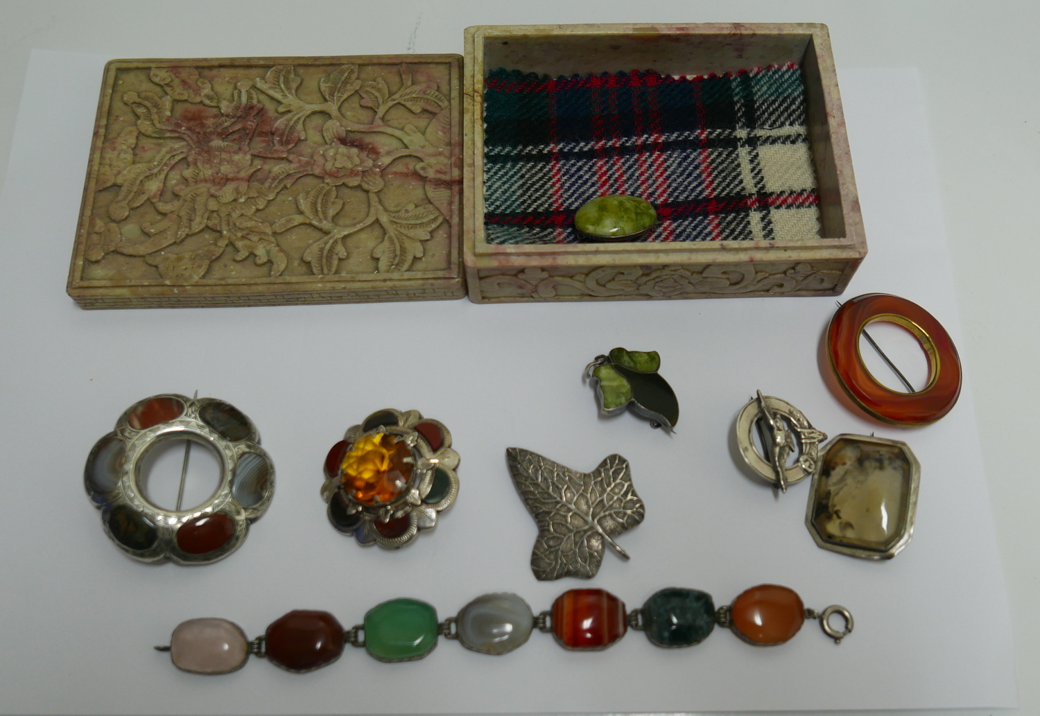 Lot of Assorted Scottish Agate Jewellery.