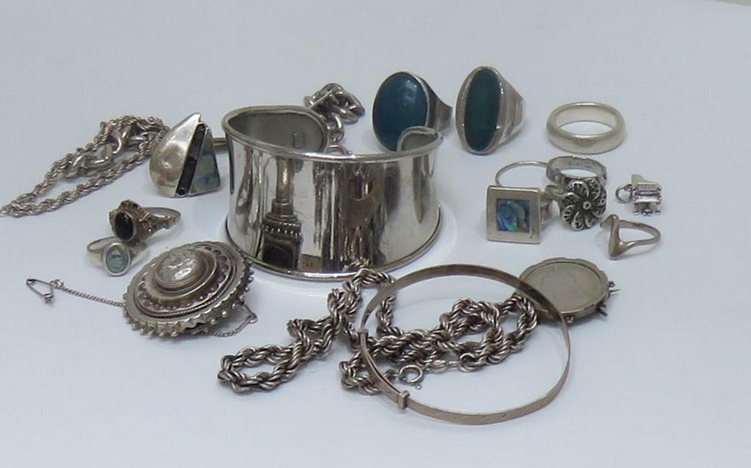 Lot of Various Items of Silver Jewellery approx 160 grams. - Image 4 of 5