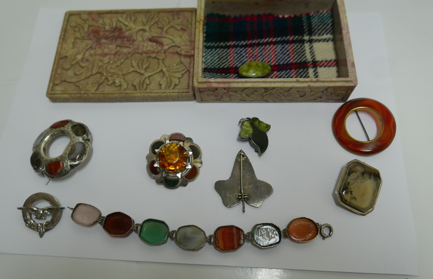 Lot of Assorted Scottish Agate Jewellery. - Image 3 of 3