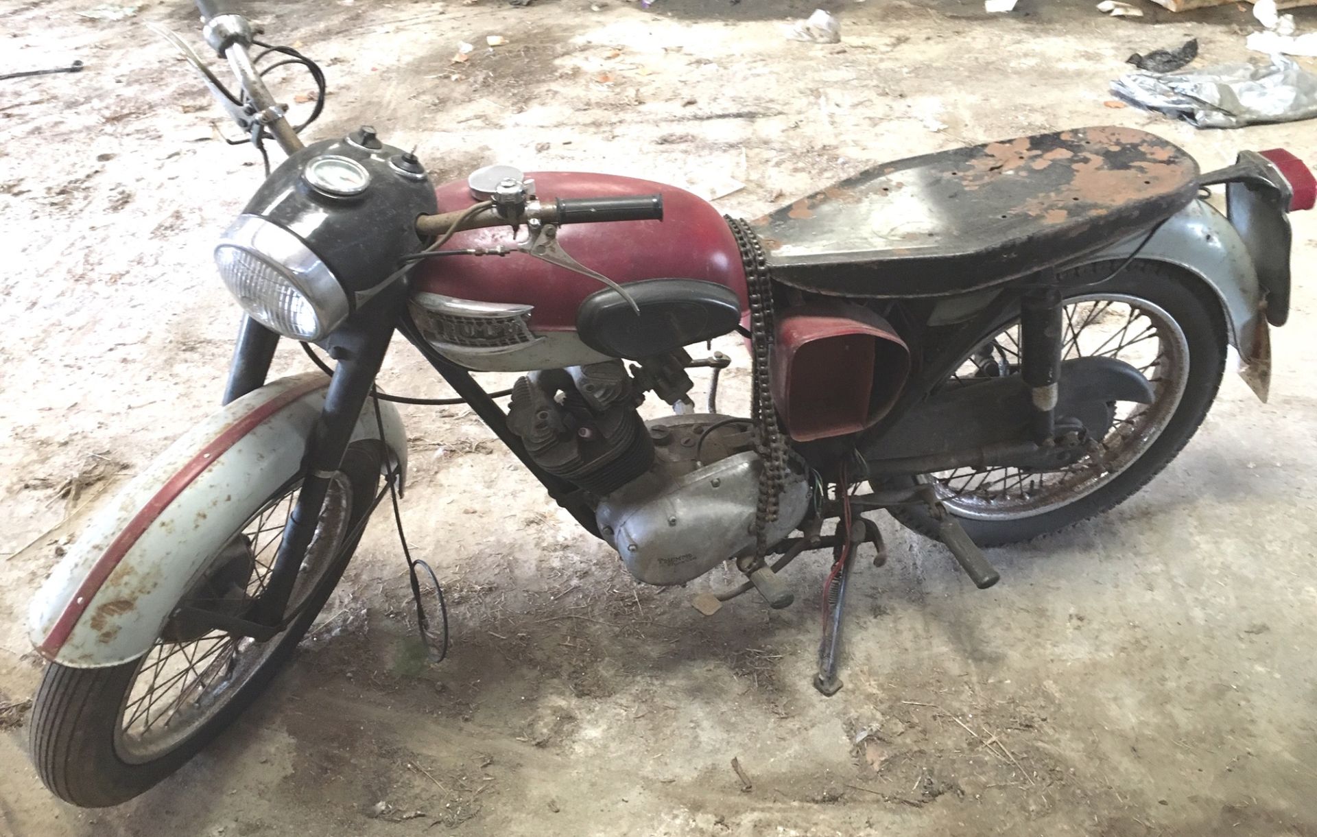 Vintage Triumph Cub MotorCycle for restoration. - Image 2 of 3