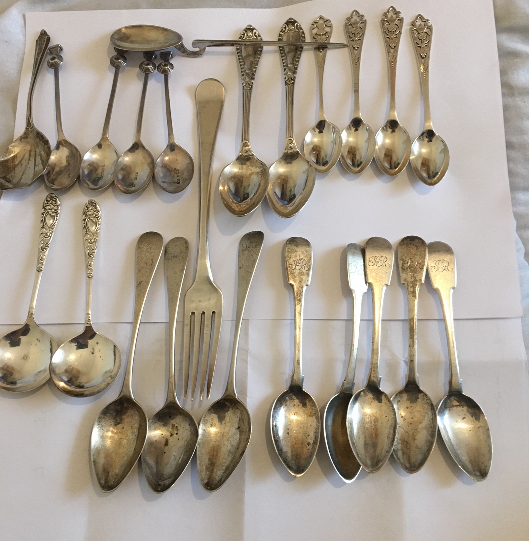 Lot of some 600 grams of Antique/Vintage Silver Spoons and White Metal Forks?