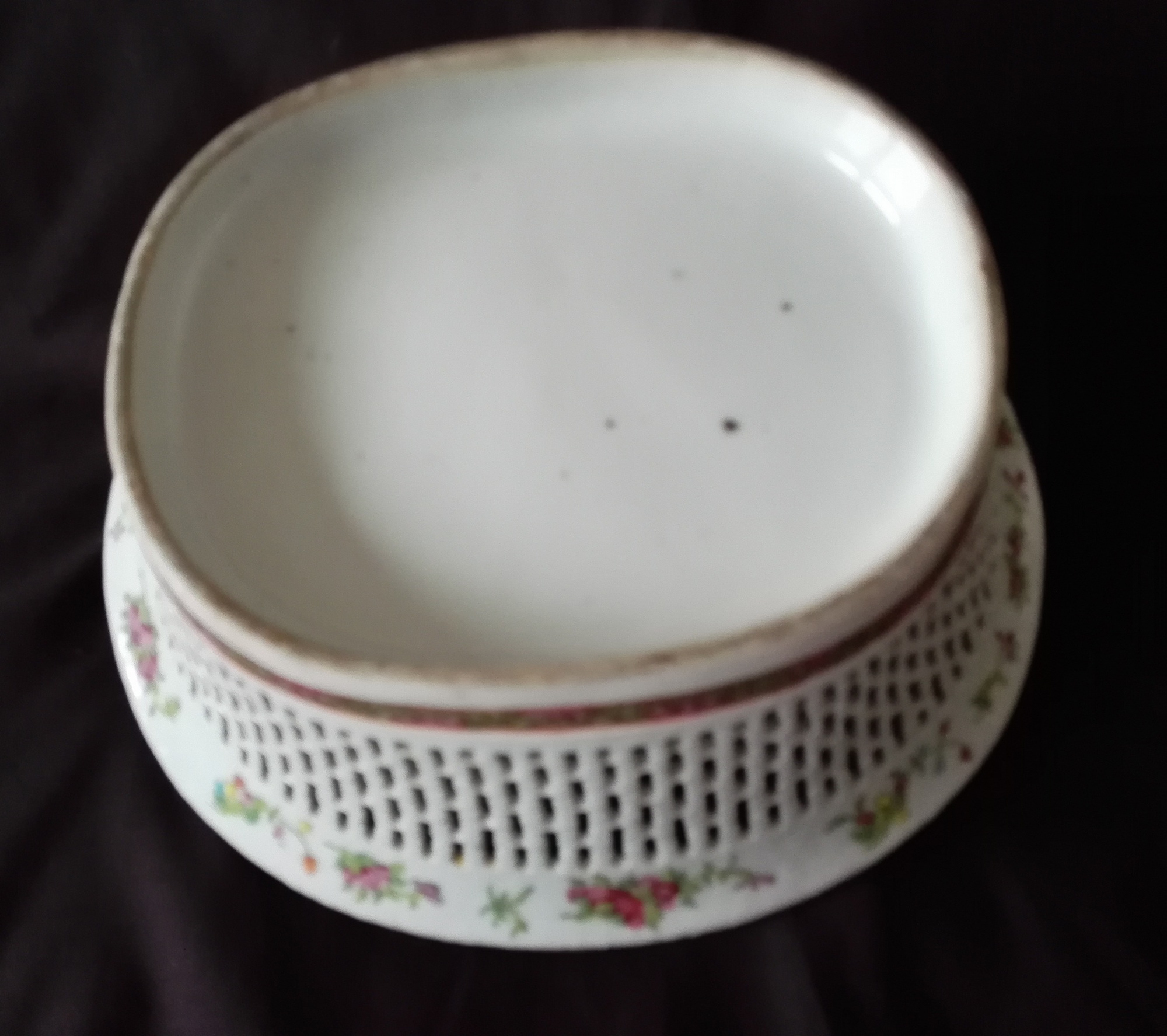 Antique Chinese Bowl 14.5cm at highest and 28cm at the widest. - Image 3 of 9