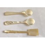 Lot of 3 Mother of Pearl Salt Spoons - 2 3/4" the longest.