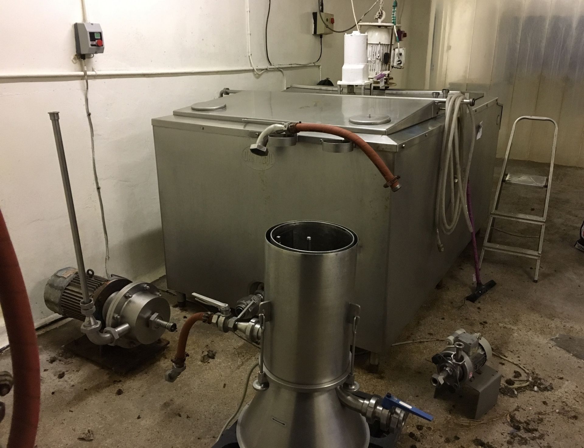 Stainless Steel Refrigerated Tank - 8 feet x 5 feet. - Image 2 of 2