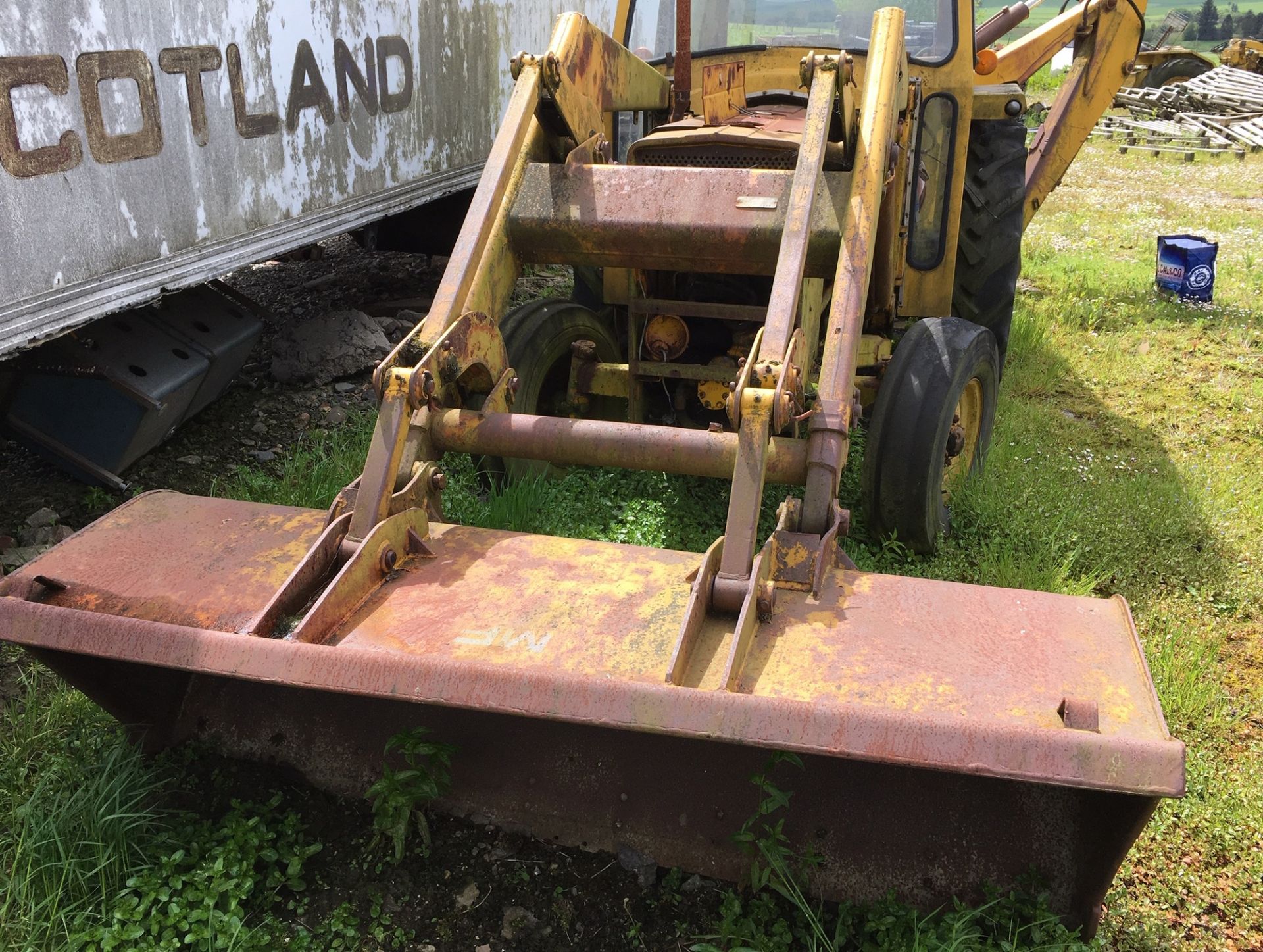 Massey Ferguson Digger - engine in an running order. - Image 2 of 4