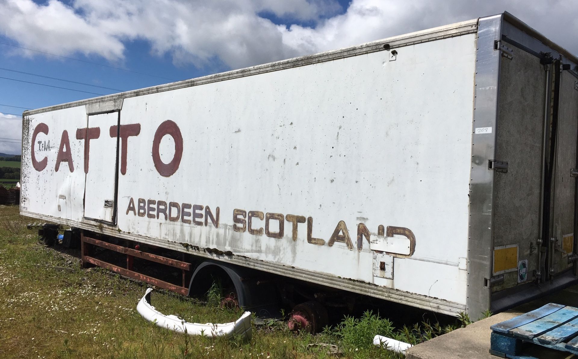 Lorry Trailer Unit 32 feet Long.