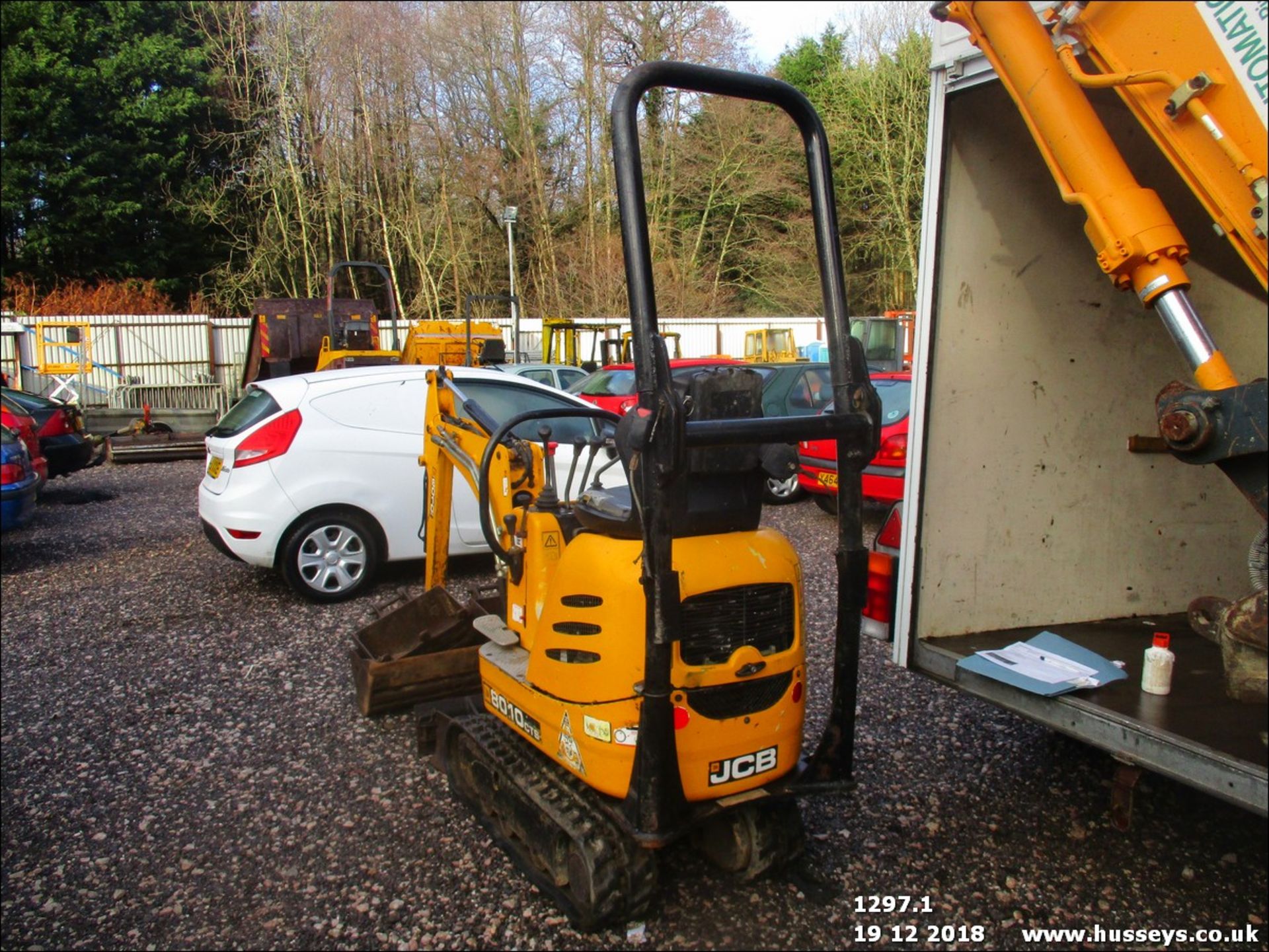 JCB 8010 CTS MINI DIGGER C/W 3 BUCKETS (YR 2011) (2219HRS) - Image 2 of 3