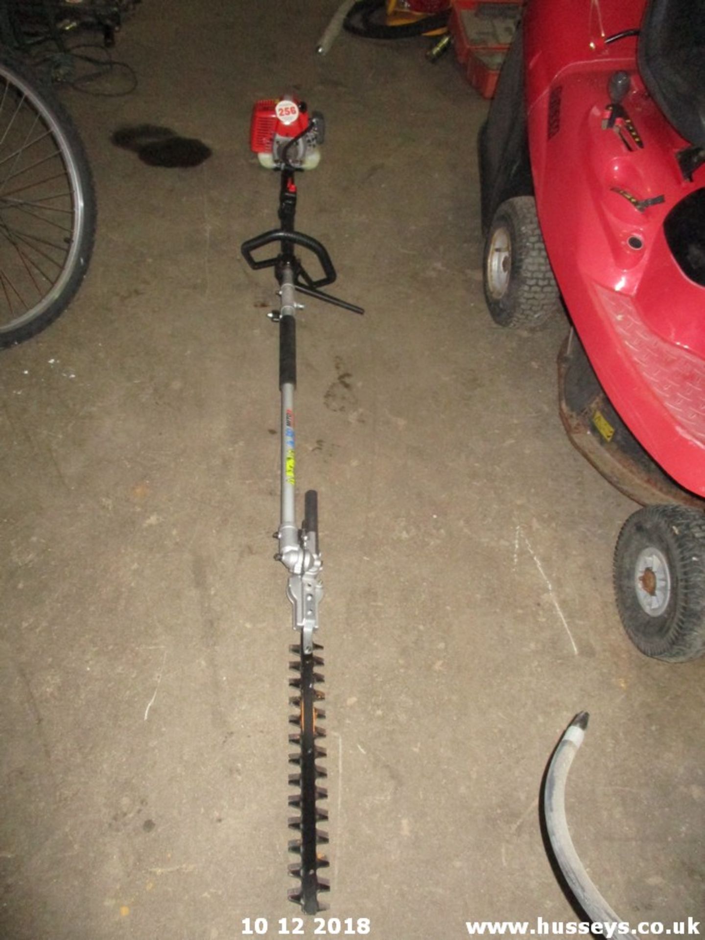 LONG REACH HEDGE TRIMMER