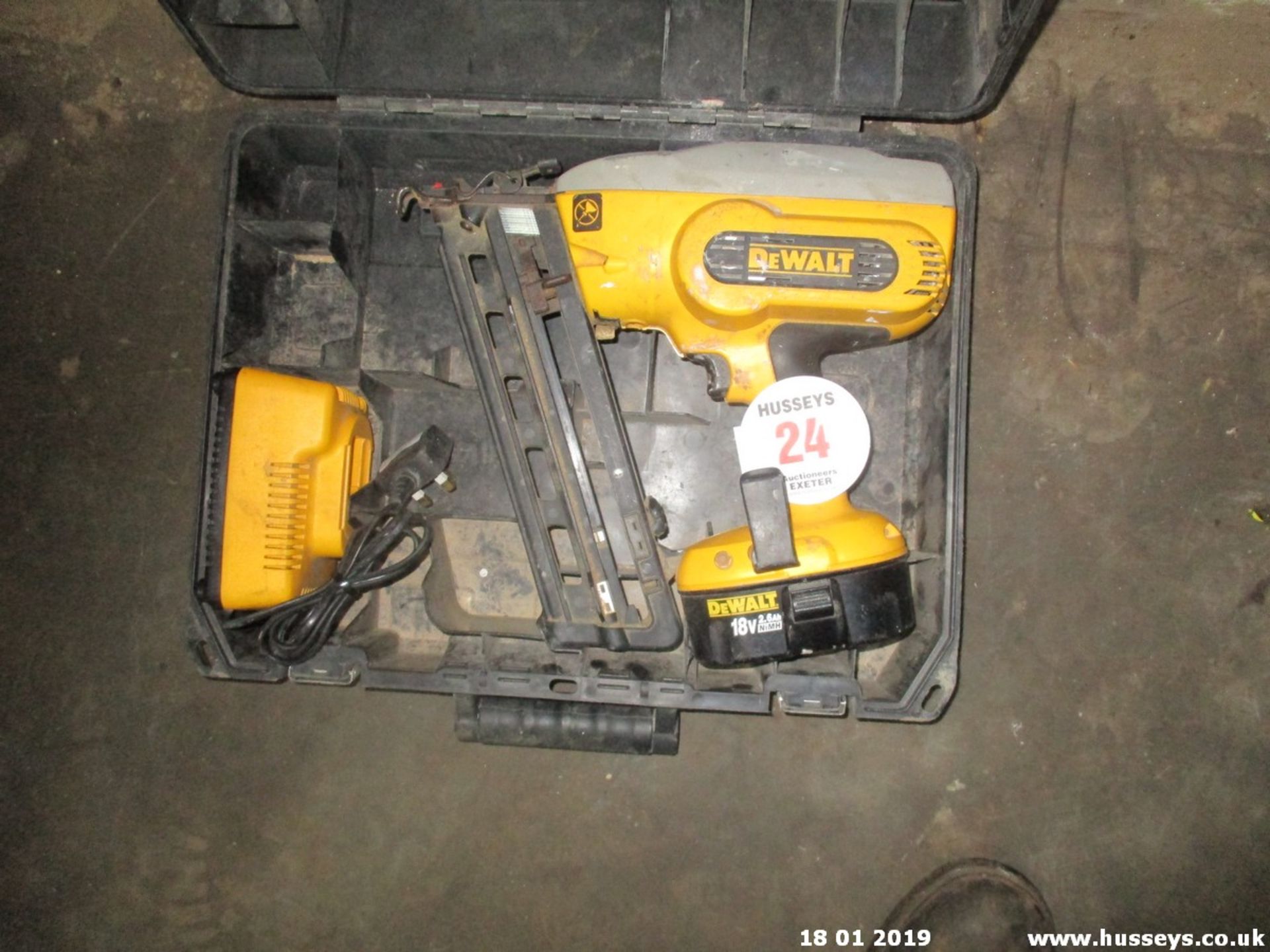 CORDLESS DEWALT NAIL GUN