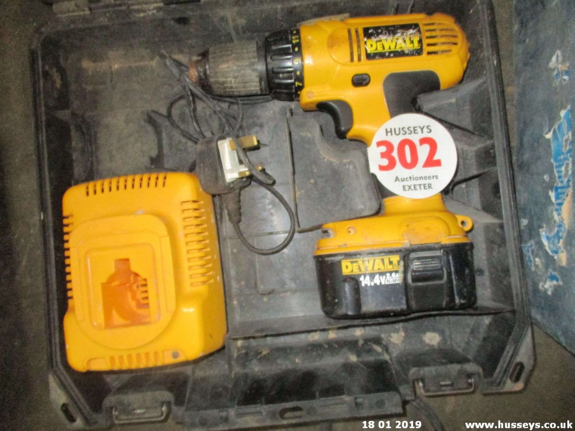 CORDLESS DEWALT DRILL