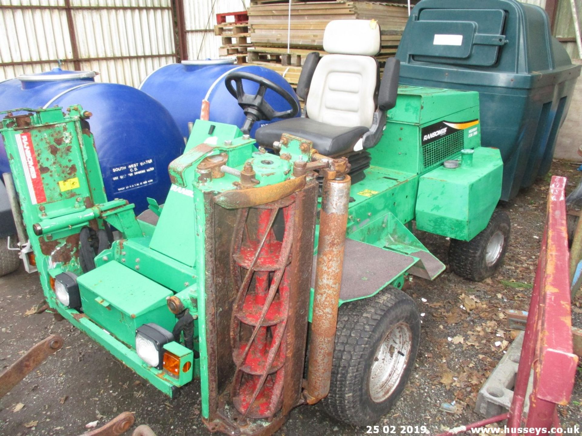 RANSOMES HIGHWAY 2130 MOWER RUNS DRIVES CUTS - Image 2 of 5