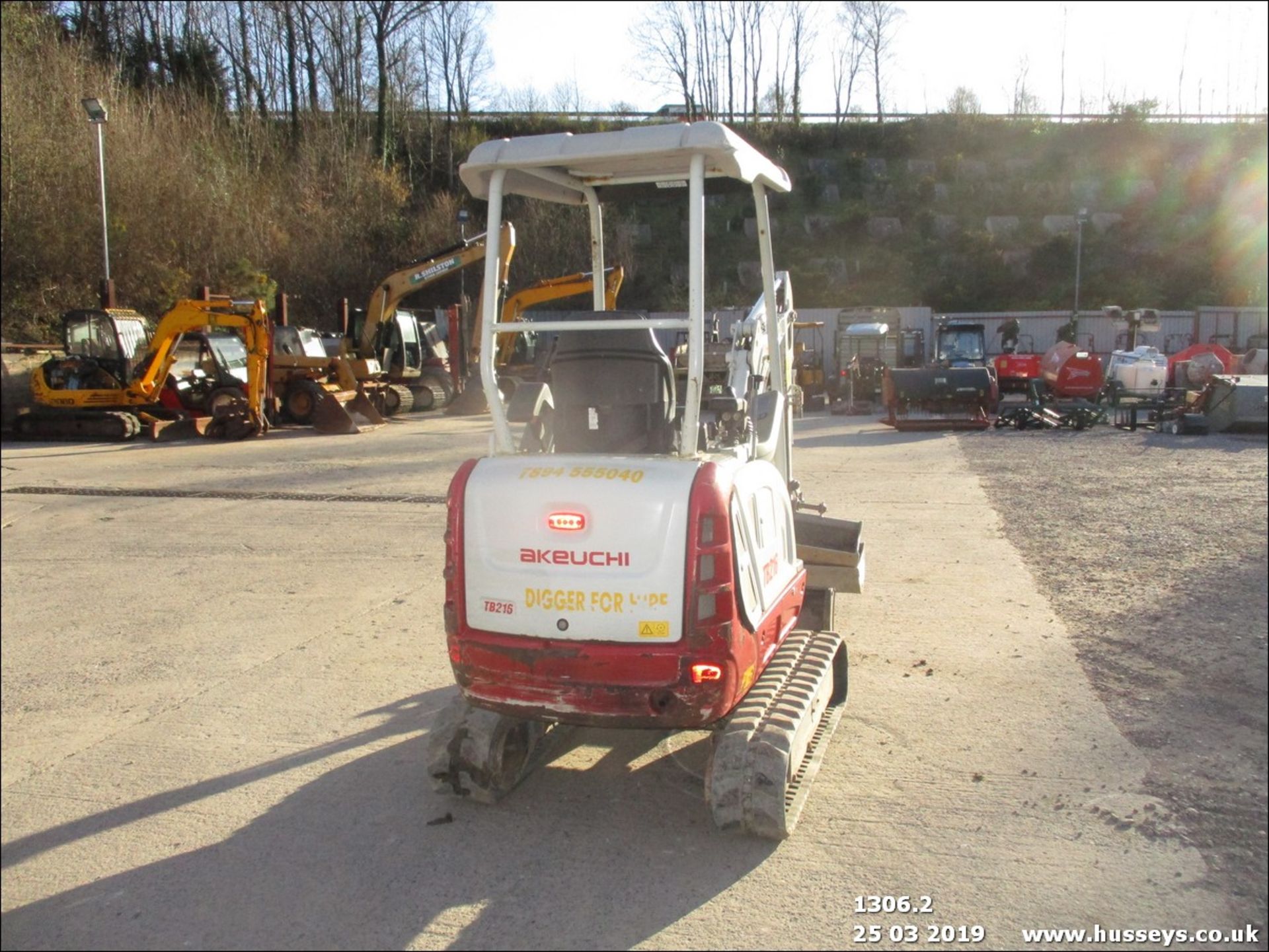 TAKEUCHI TB216 C/W 3 BUCKETS (SHOWING 2069 HRS) (YR 2014) CERT NEWNESS,V5,EXPANDING TRACKS,1 OWNER - Image 3 of 7