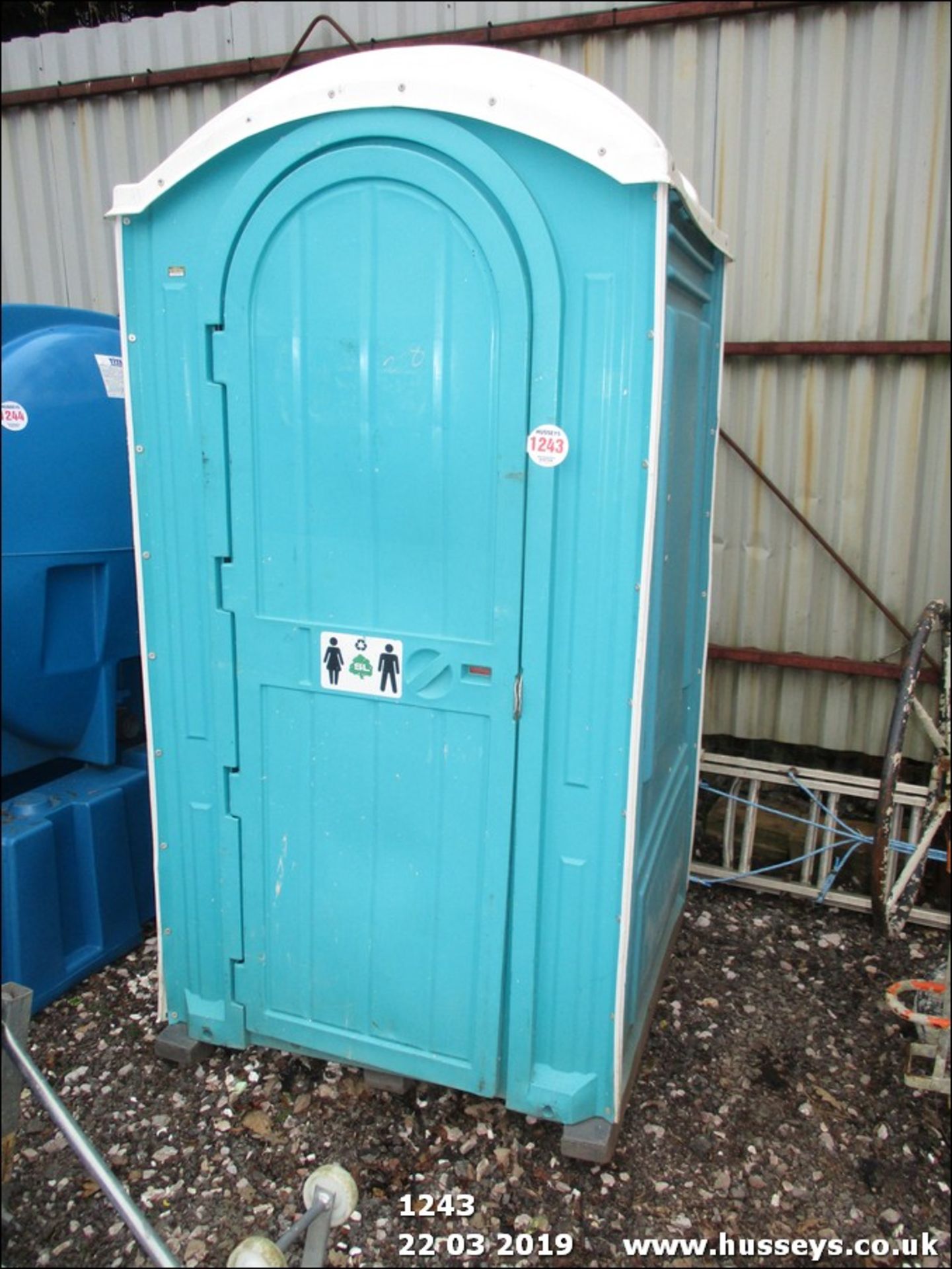 PORTABLE TOILET