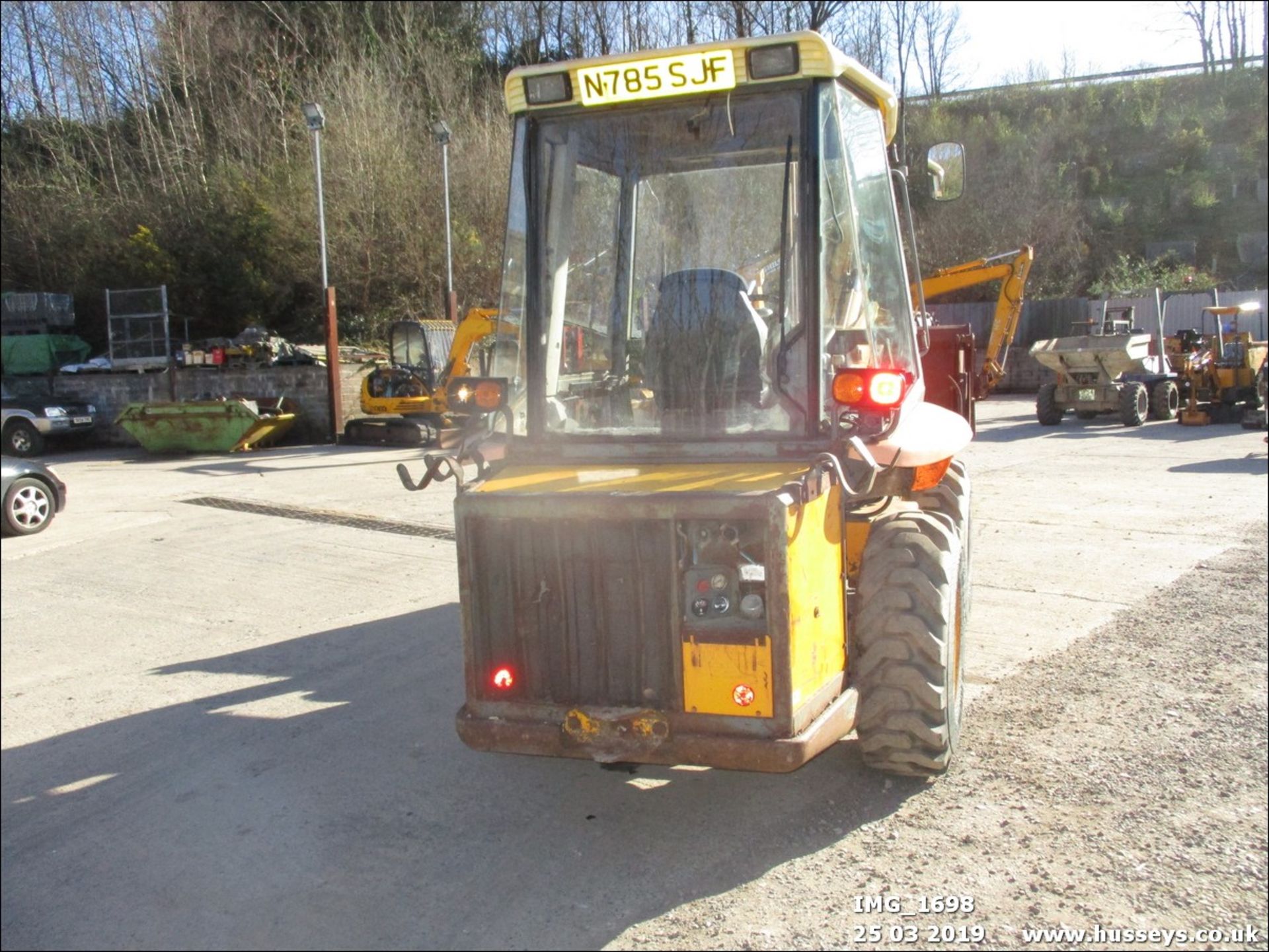 JCB 2CX C/W 4 IN 1 BUCKET N785 SJF (SHOWING 7078 HRS),RUNS,DRIVES,LIFTS,NO V5 - Image 3 of 6