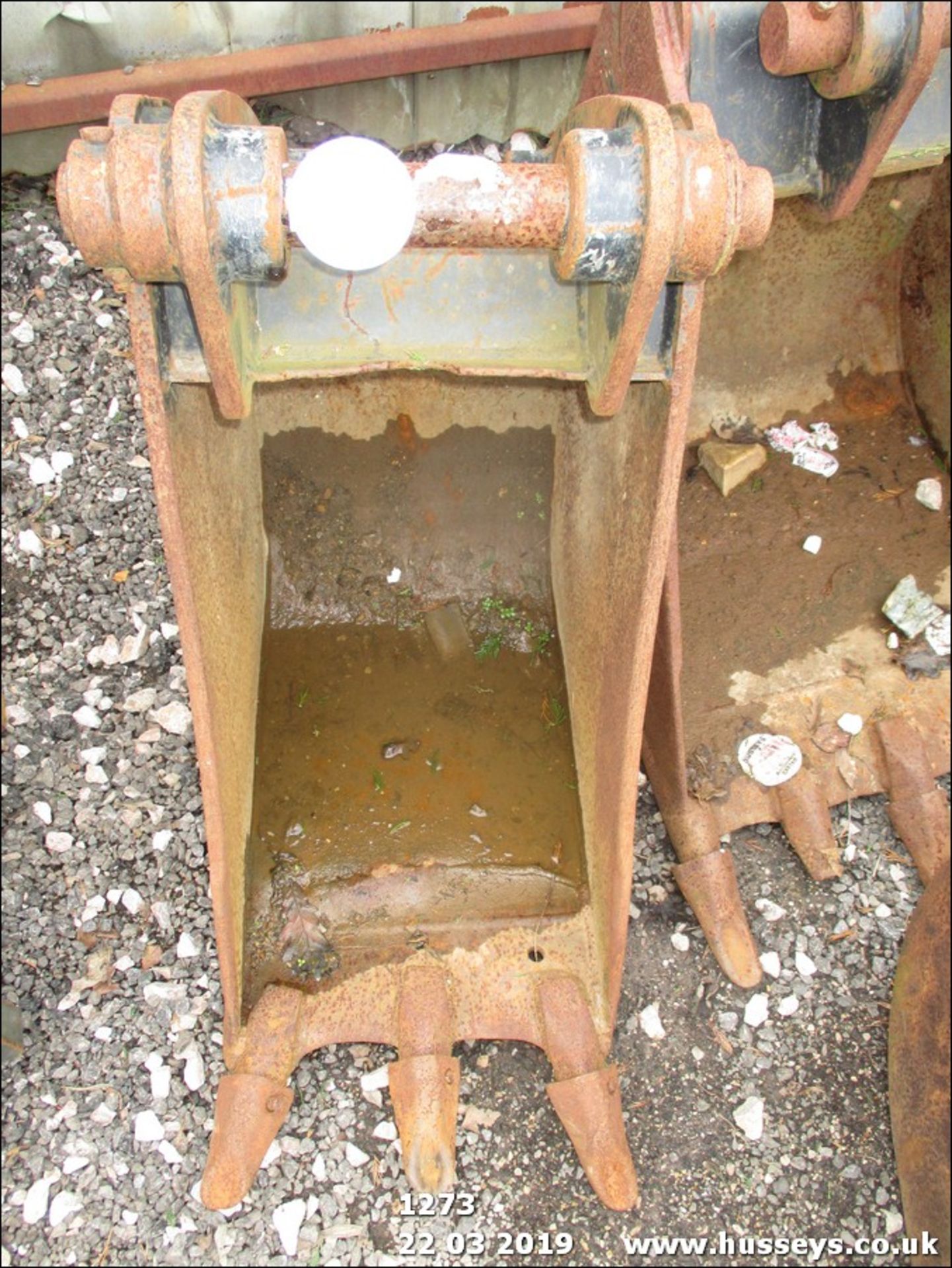 18'' EXCAVATOR BUCKET