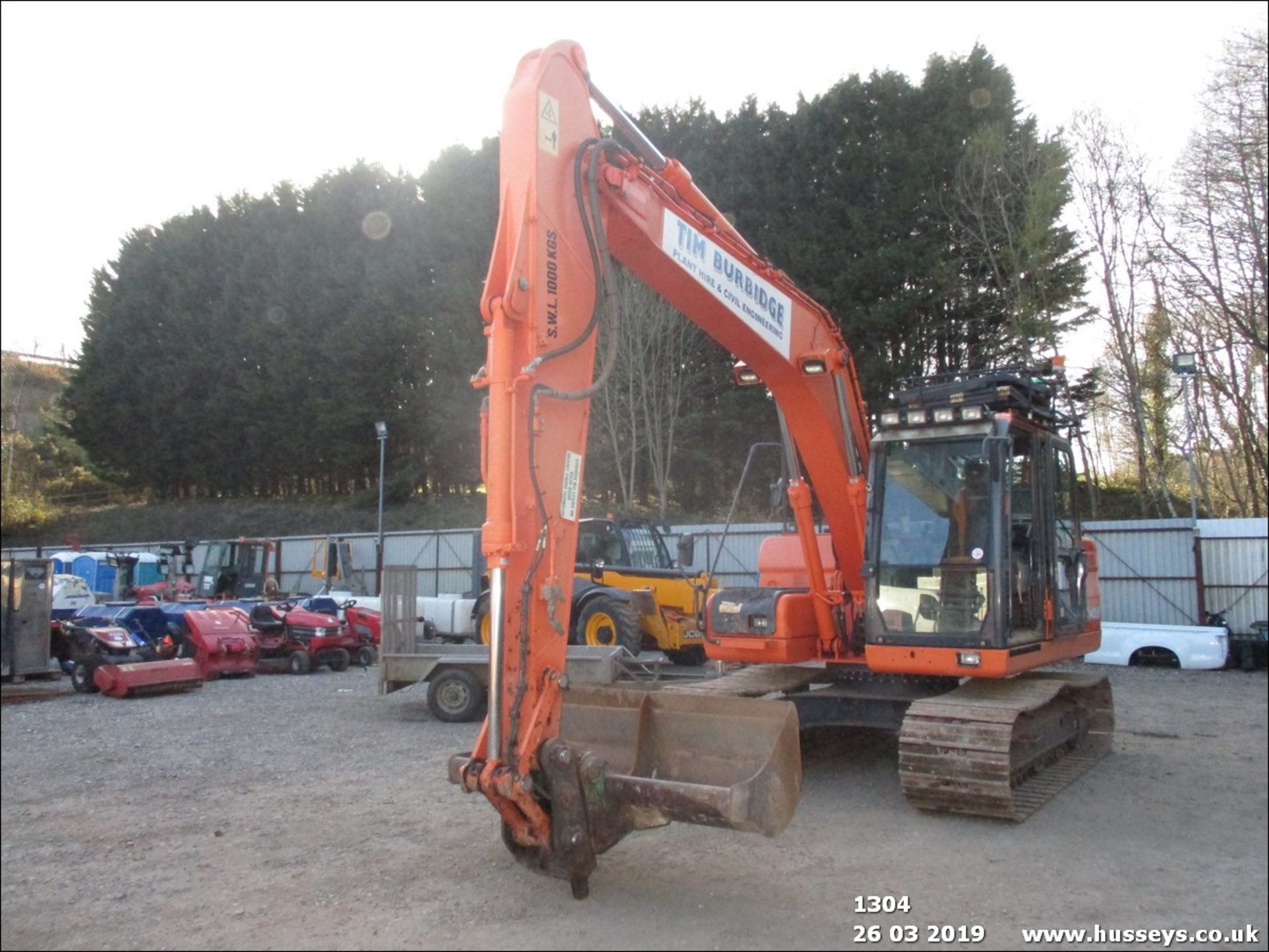 DOOSAN DX140 LC EXCAVATOR C/W GEITH HITCH, GRADING BUCKET, PIPED (YR 2012)(SHOWING 9629HRS)