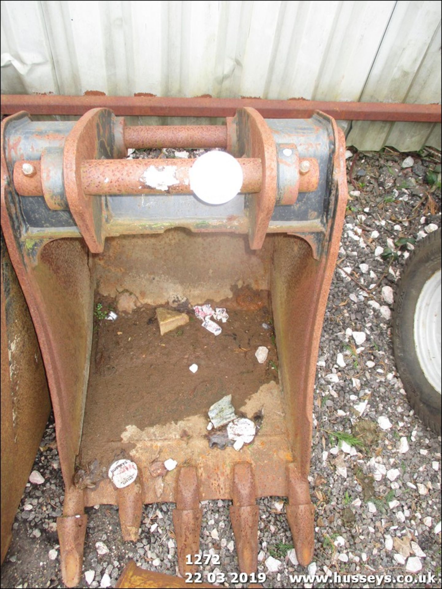 2' EXCAVATOR BUCKET