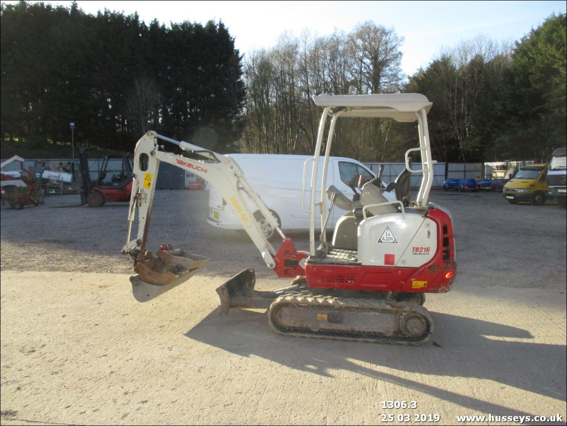 TAKEUCHI TB216 C/W 3 BUCKETS (SHOWING 2069 HRS) (YR 2014) CERT NEWNESS,V5,EXPANDING TRACKS,1 OWNER - Image 4 of 7