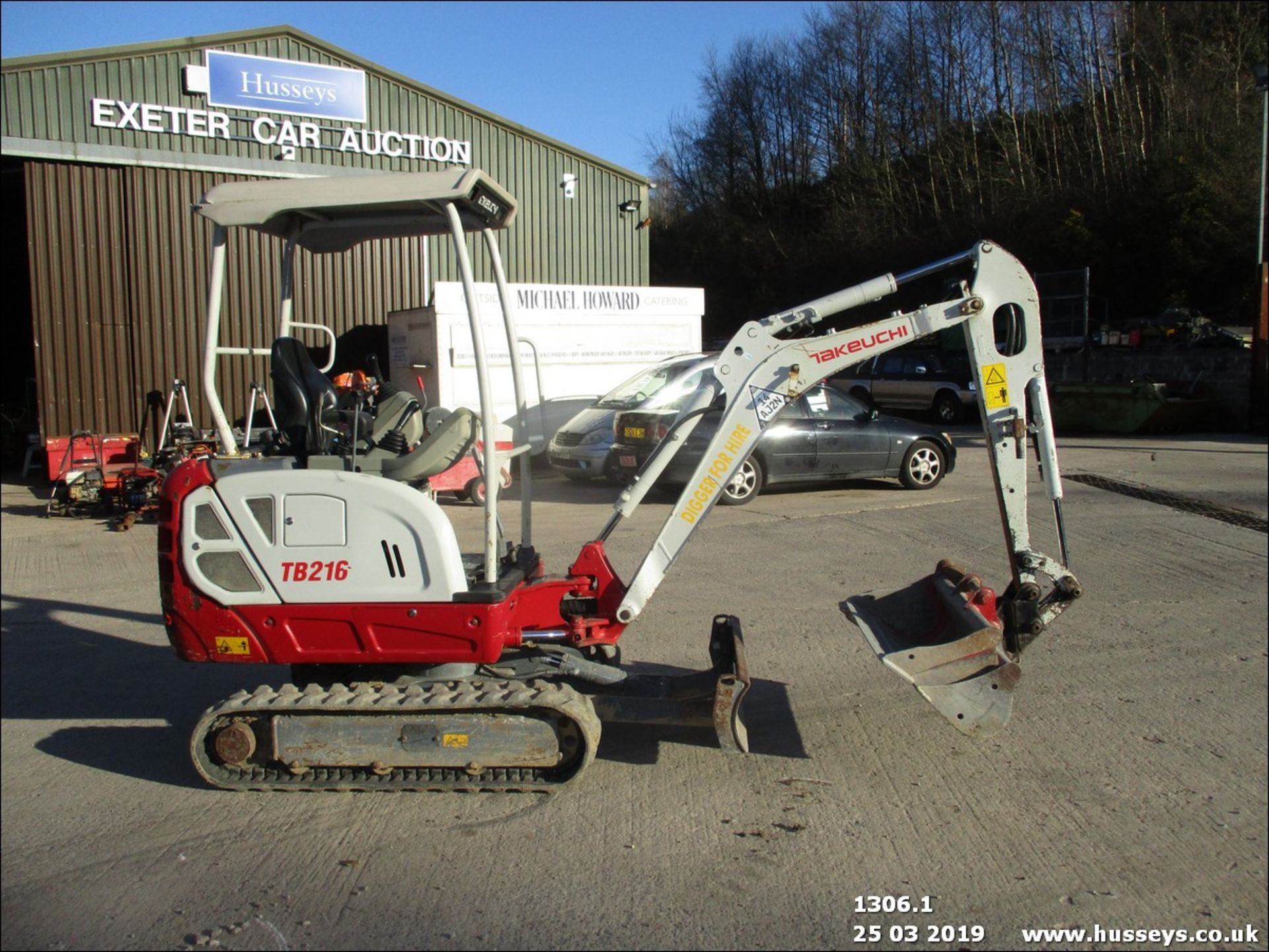 TAKEUCHI TB216 C/W 3 BUCKETS (SHOWING 2069 HRS) (YR 2014) CERT NEWNESS,V5,EXPANDING TRACKS,1 OWNER - Image 2 of 7