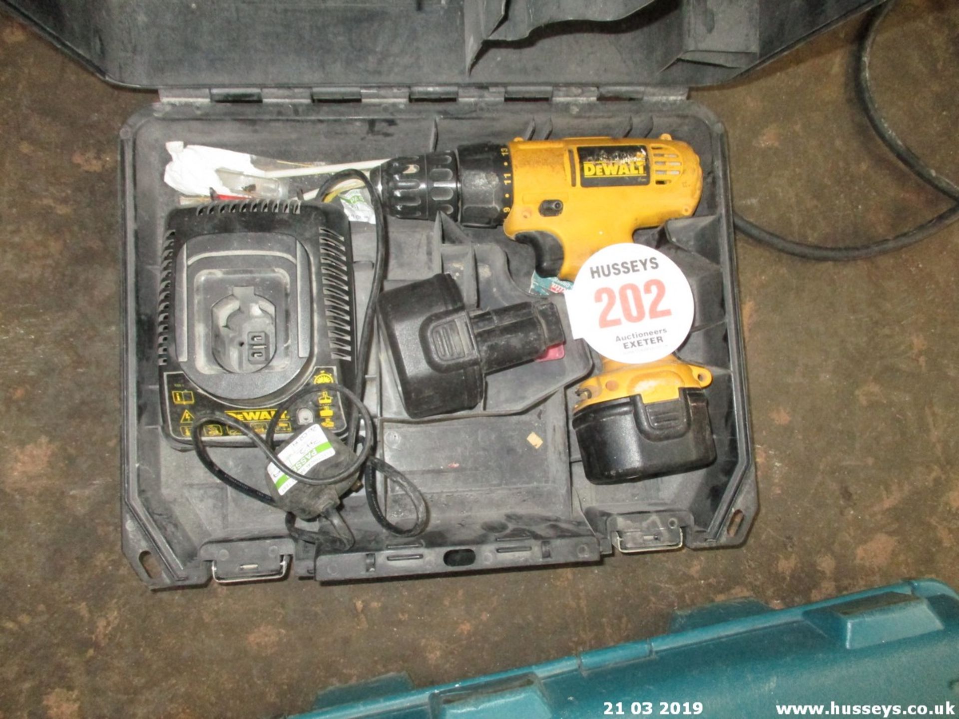 CORDLESS DEWALT DRILL