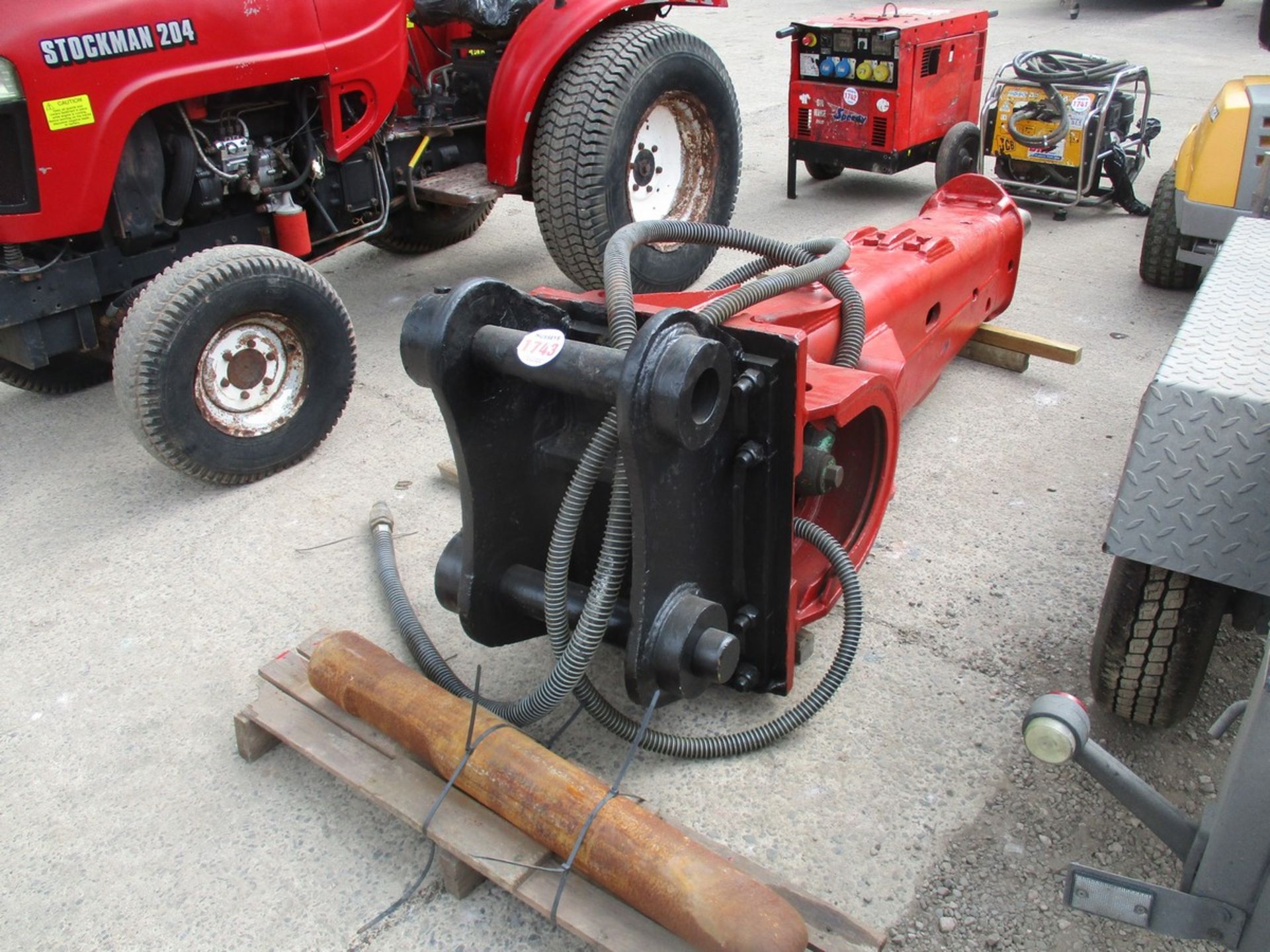 MONTABERT HYDRAULIC BREAKER TO FIT 20TON-30TON,80MM PINS WITH SPARE CHISEL - Image 2 of 3