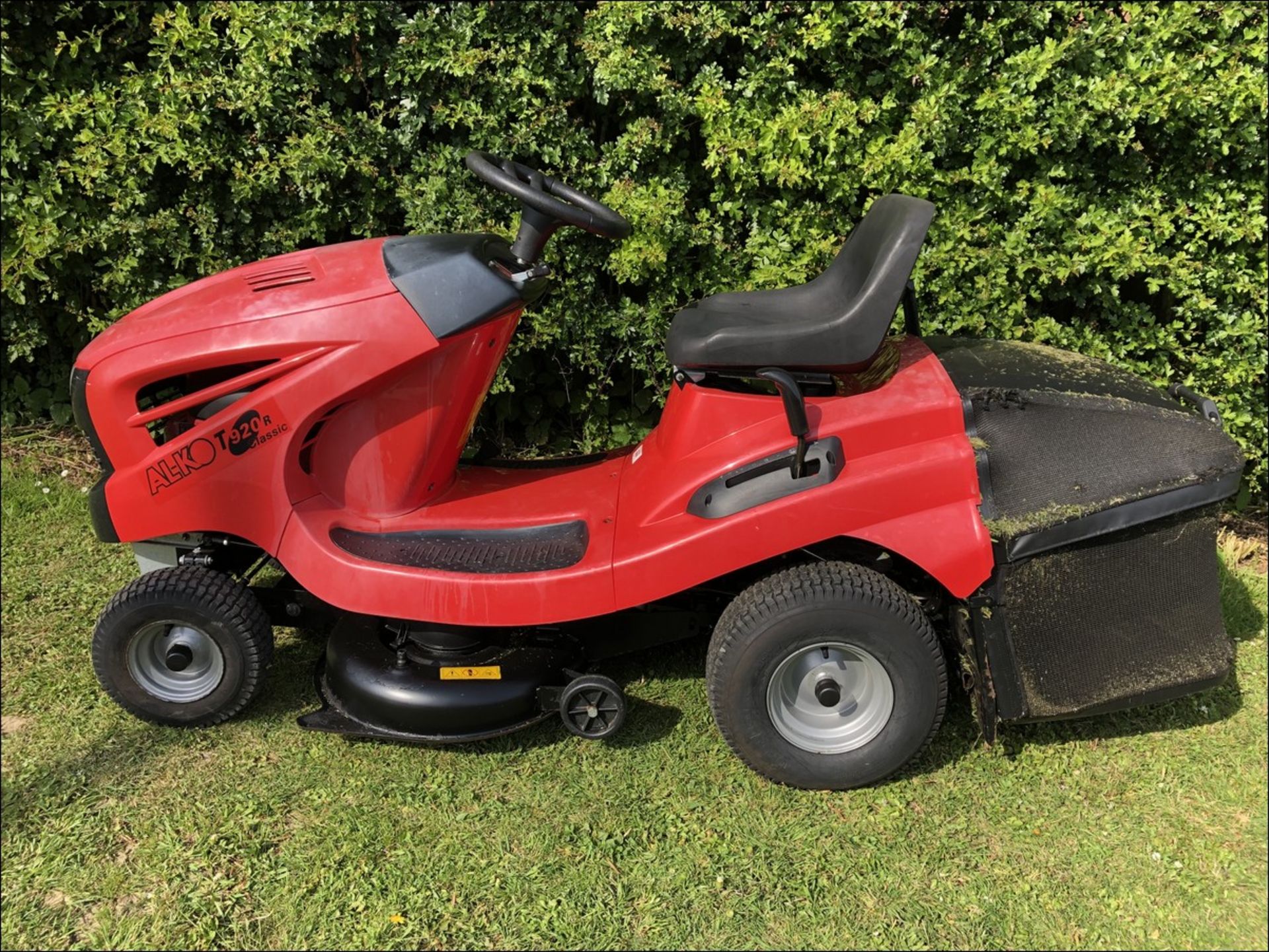 ALKO T920R CLASSIC RIDE ON MOWER - Image 4 of 6